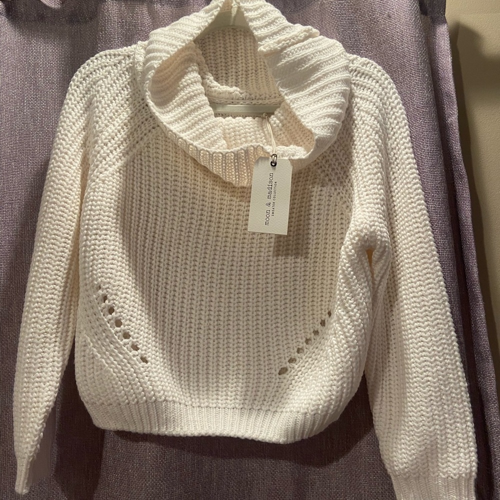 White knitted sweater